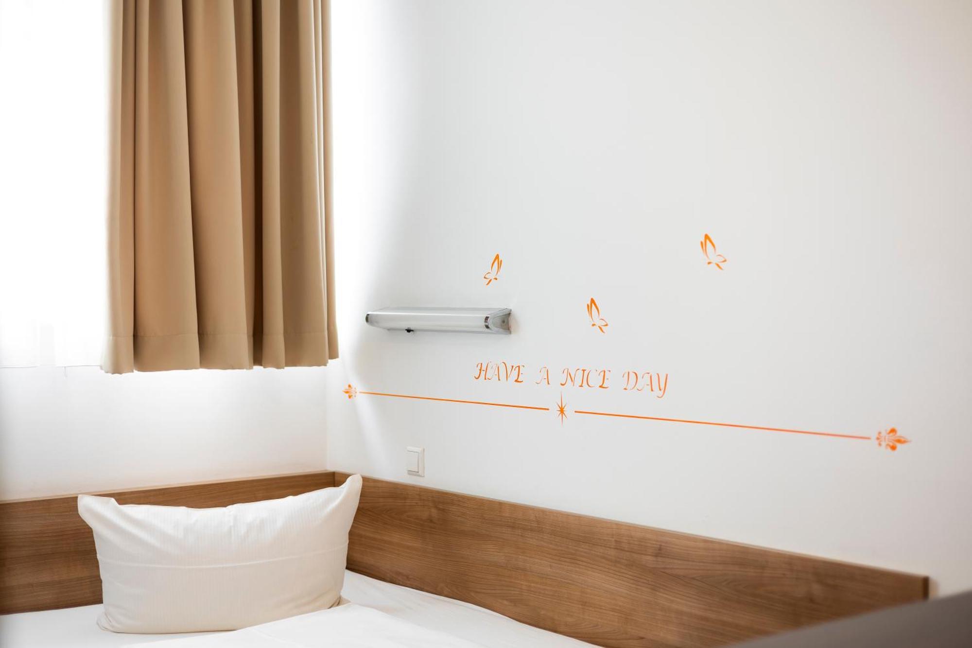 Orange Hotel Und Apartments Neu-Ulm Extérieur photo
