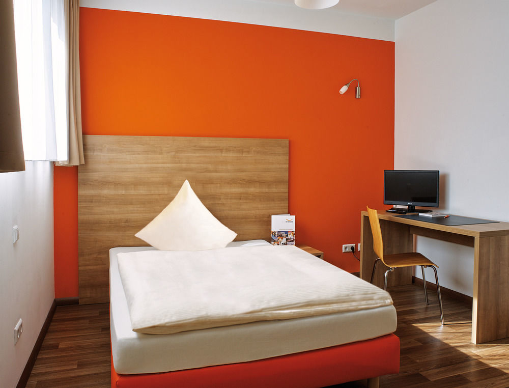 Orange Hotel Und Apartments Neu-Ulm Extérieur photo