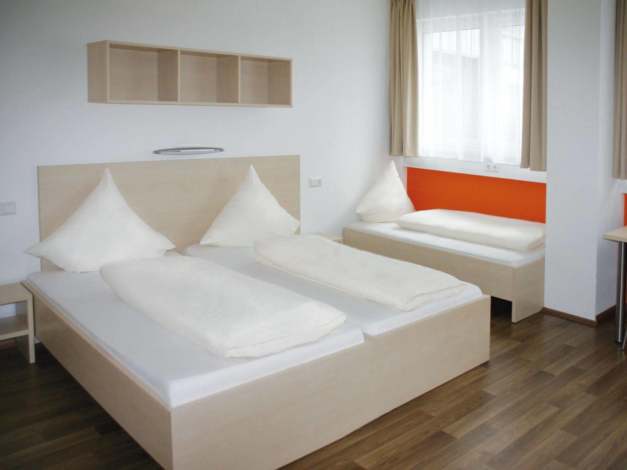 Orange Hotel Und Apartments Neu-Ulm Extérieur photo